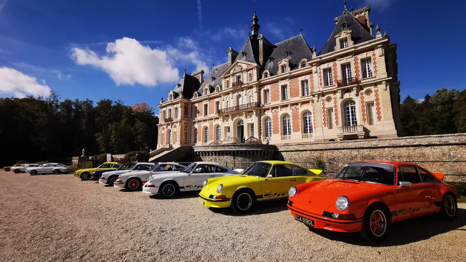 Car show in front of the castle