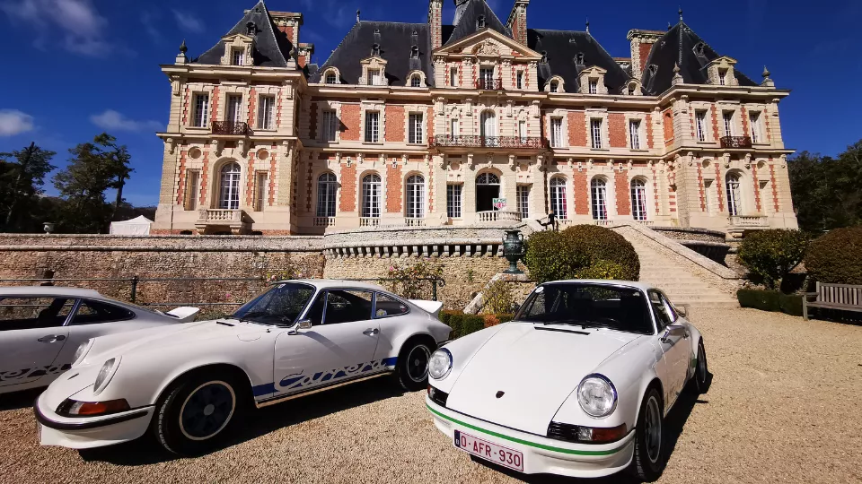 Car show in front of the castle