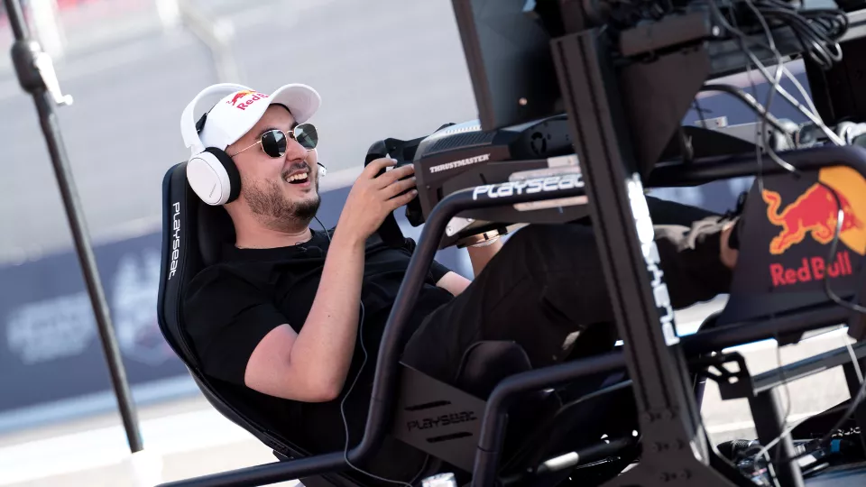 Gotaga en action sur un playseat