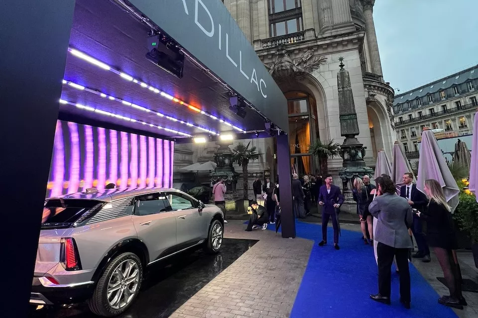 Exposition d'une voiture