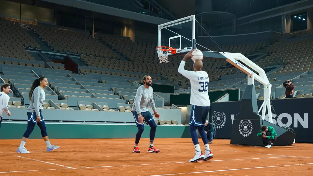 Animation de basket sur le court Philippe Chatrier