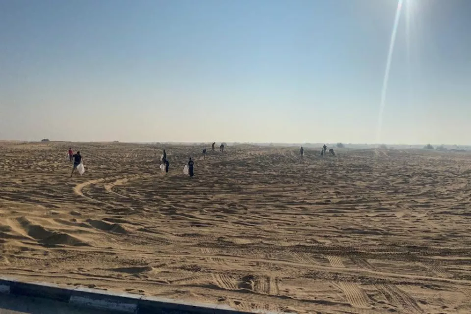Clean walk dans le desert de Dubaï