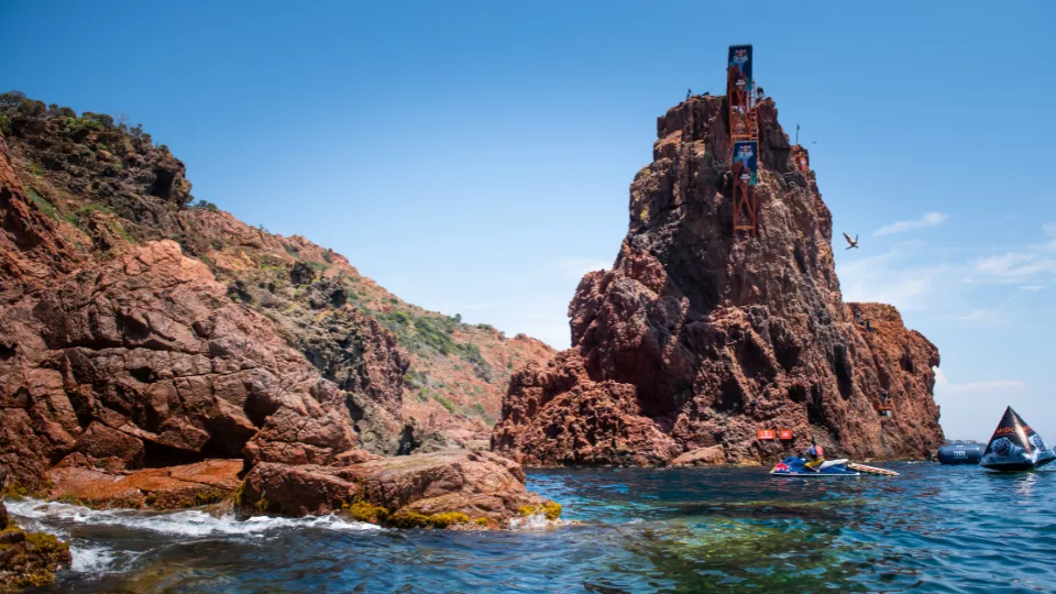 Plongeon lors de la compétition vu de la mer
