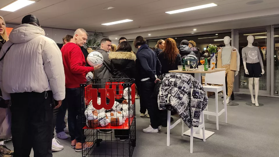 Animation customisation du merchandising et des ballons Wilson