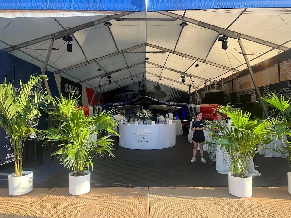 Repas Accor dans la tente de la team France